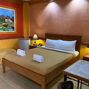 Deluxe  Main Wing King Room
